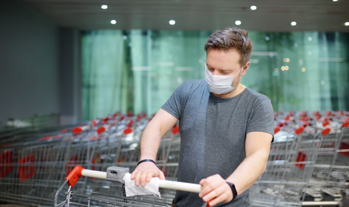 Corona Support Staff von ucm.agency - Einkaufswagendesinfektion