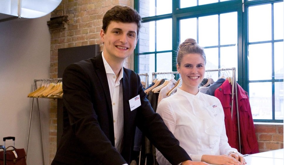 Freundliche, zuverlässige und schnelle Garderoben-Hostessen und -Hosts bei ucm.agency kurzfristig buchen Freundliche, zuverlässige und schnelle Garderoben-Hostessen und -Hosts bei ucm.agency kurzfristig buchen