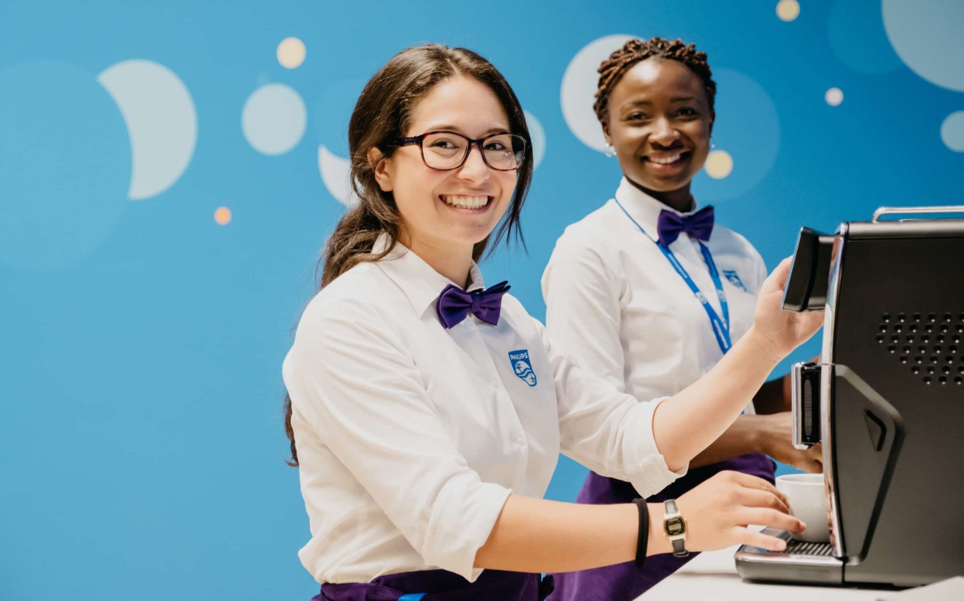 Geschulte Gastronomie-Hostessen von ucm.agency bringen ein breites Erfahrungsspektrum mit Geschulte Gastronomie-Hostessen von ucm.agency bringen ein breites Erfahrungsspektrum mit