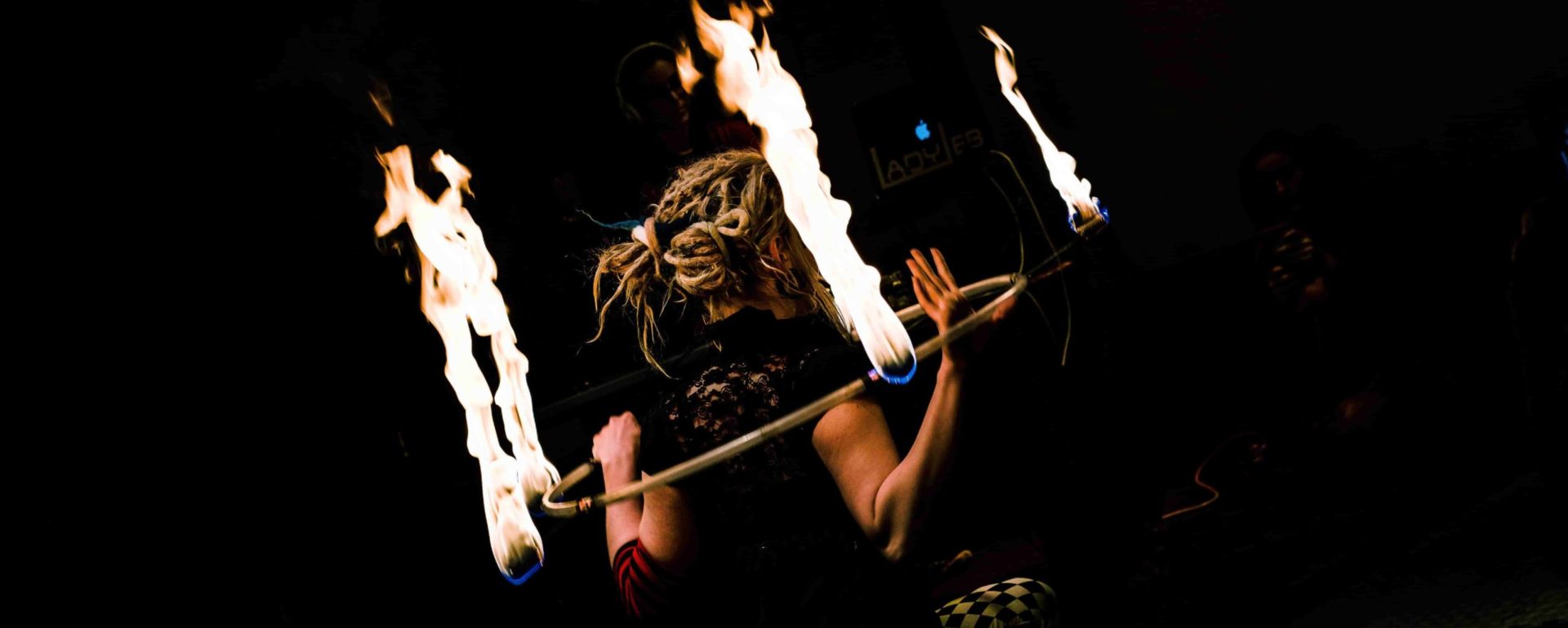 ucm.agency vermittelt auch einzigartige Showacts für Ihre Abendveranstaltung(1) ucm.agency vermittelt auch einzigartige Showacts für Ihre Abendveranstaltung